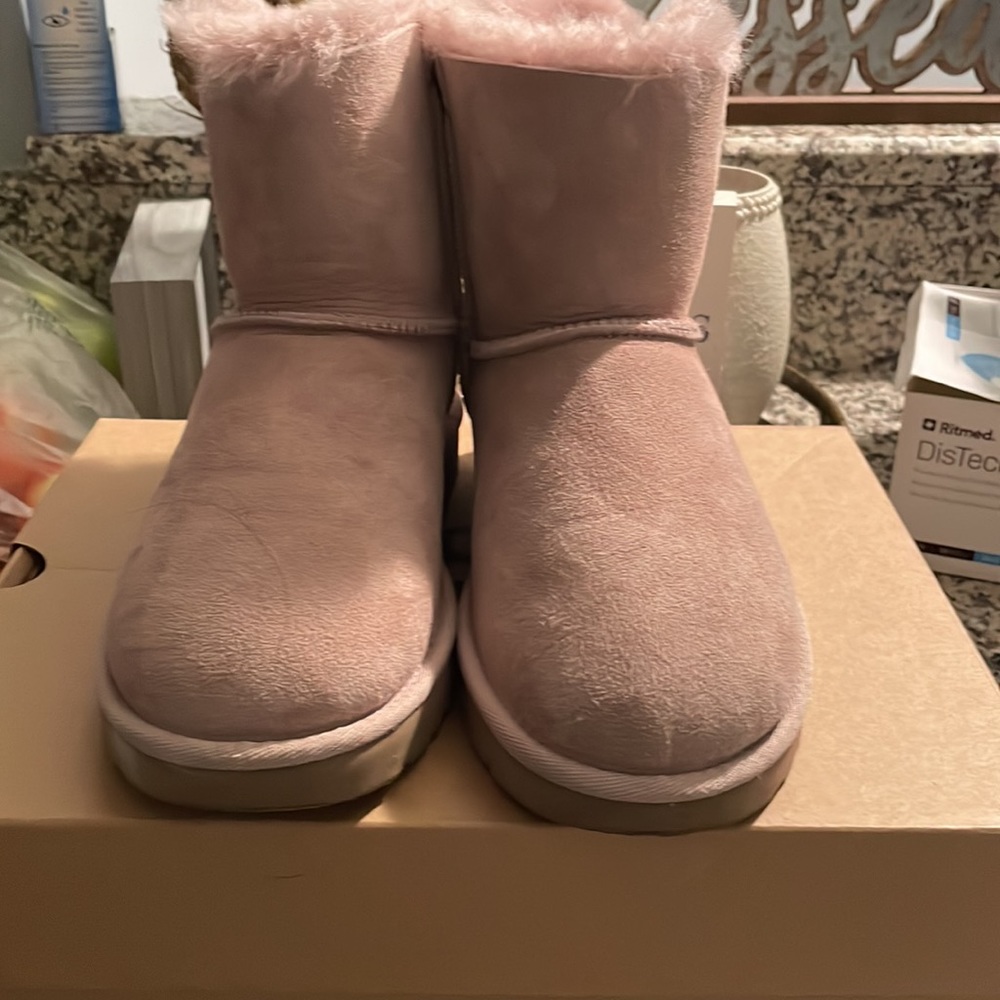 Ugg - image 4